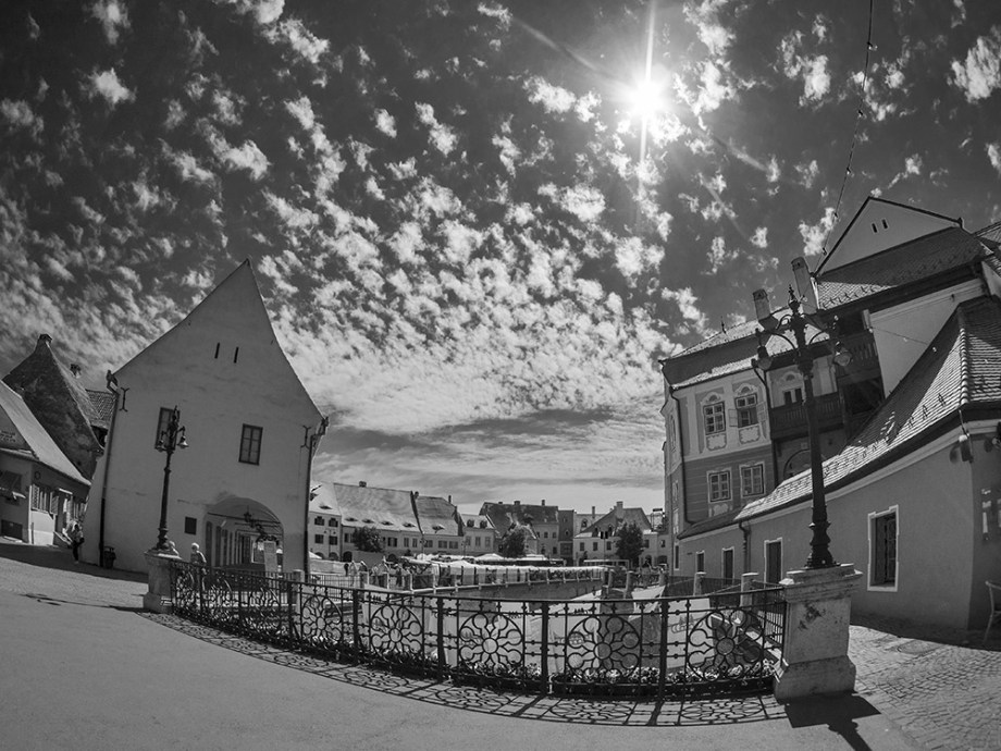 Pe Podul Minciunilor